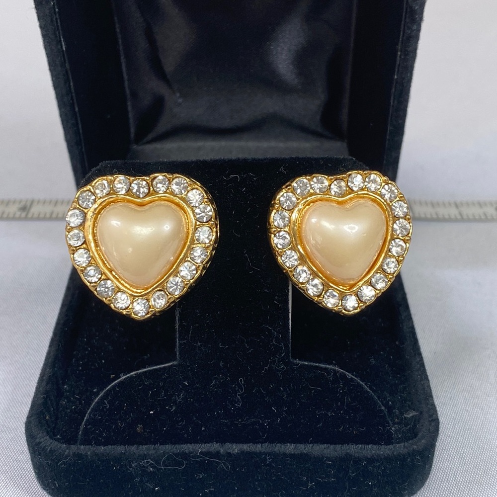 Sparkly vintage rhinestone heart earrings